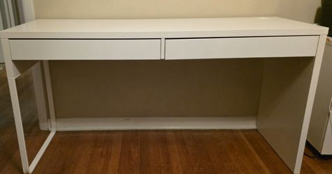 White Modern Desk – Like New! Perfect for Home Office