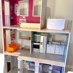 Rainbow High Doll House With Accesories