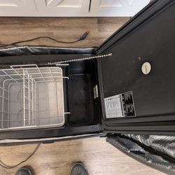 🌟 Portable 12V Camping Fridge/Freezer – Works! – $75 🌟