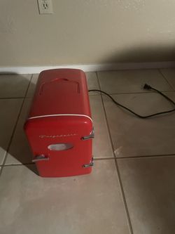 Mini Fridge $10