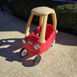 Little Tikes Cozy Coupe Ride On Toy for Toddlers and Kids Ride On Car