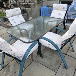 Outdoor Dining Table And 4 Chairs 