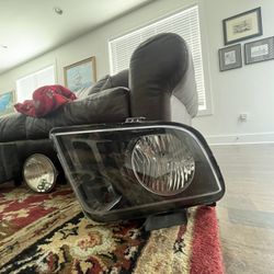 05-09 Ford Mustang Headlights 
