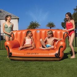 Friends Couch Sprinkler 