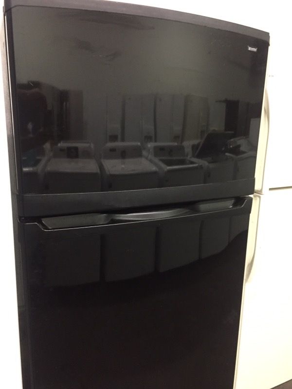 Kenmore Coldspot Black Top Freezer Refrigerator for Sale in Overland