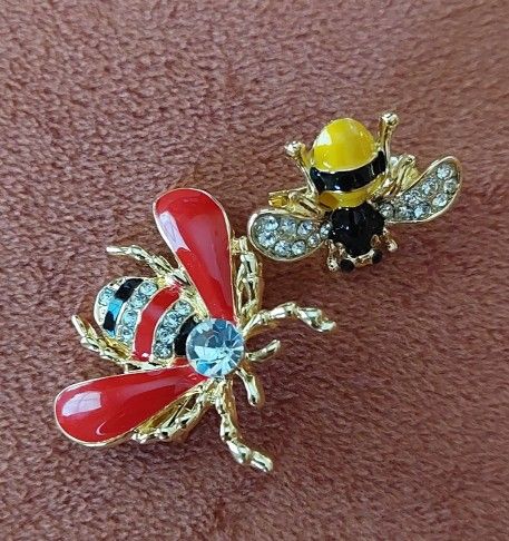 "Busy Bee" Goldtone Enamel & Rhinestones Fashion Brooch/Pin Set of 2 (NEW)