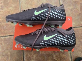 Men brand new Nike cleats