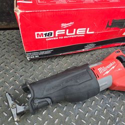 Milwaukee M18 FUEL 18V Lithium-Ion Brushless Cordless Super SAWZALL Orbital Reciprocating Saw (Tool-Only)