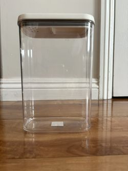 Storage container