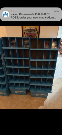 +++ FREE HOT WHEELS STORE DISPLAYS +++