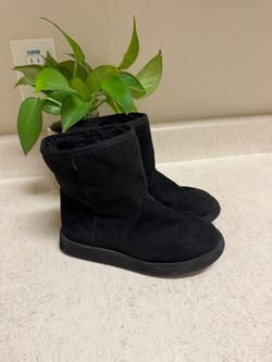 Girls black fuzzy lined boots size