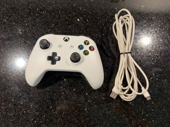 Microsoft Xbox One 1708 OEM White Wireless Controller with USB Charger