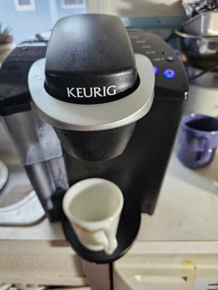 Keurig B40 Single Cup Coffee Maker - Black, EXCELLENT CONDITION