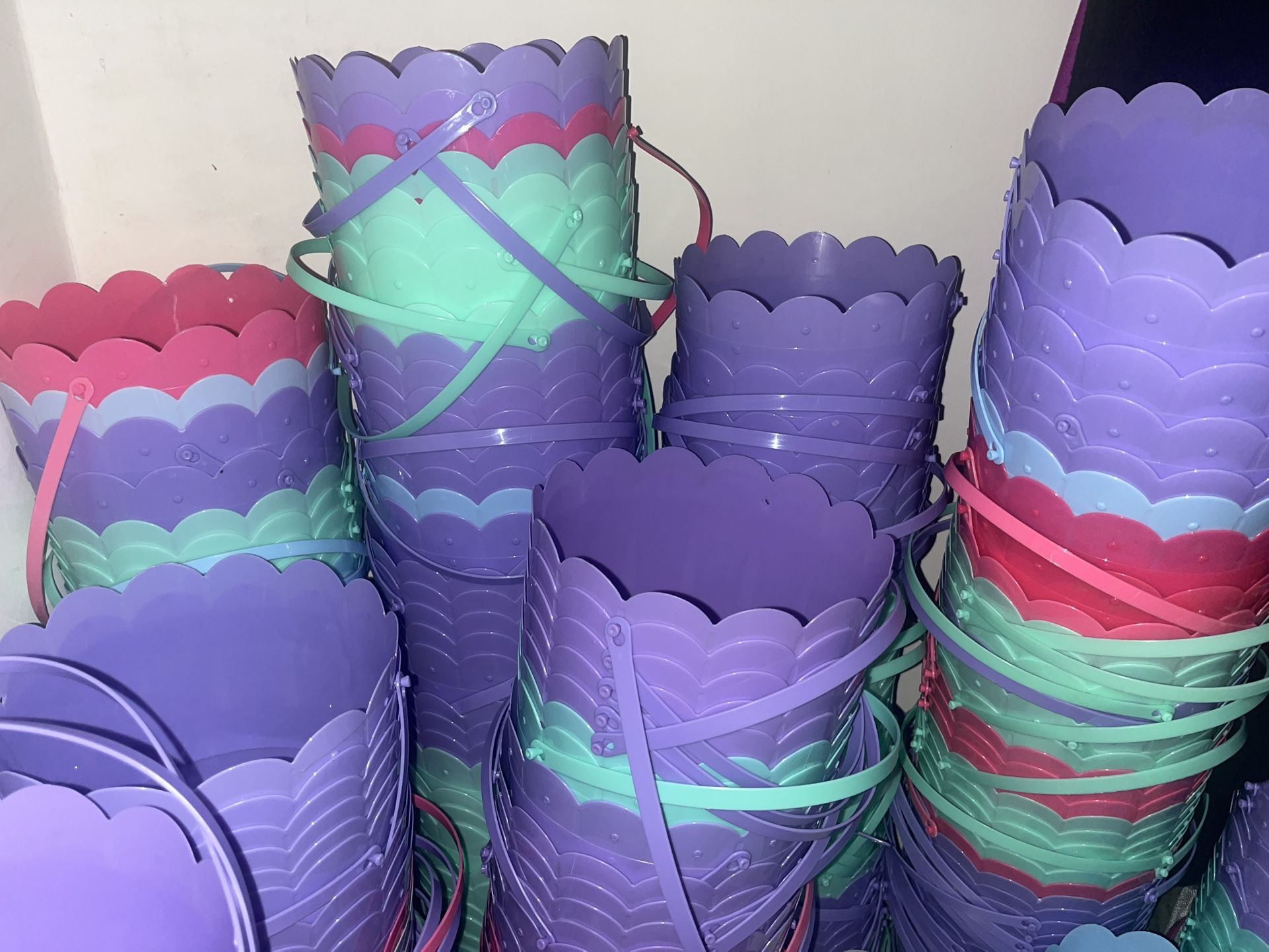 Plastic baskets 20 for $10 New over 300 available