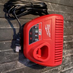 Milwaukee M12 Charger with M12 1.5 ah Battery