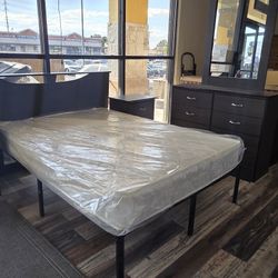 Full / Queen Bedroom Set Mattress Included