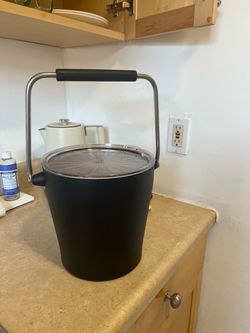 Black Ice Bucket with Lid and Handle