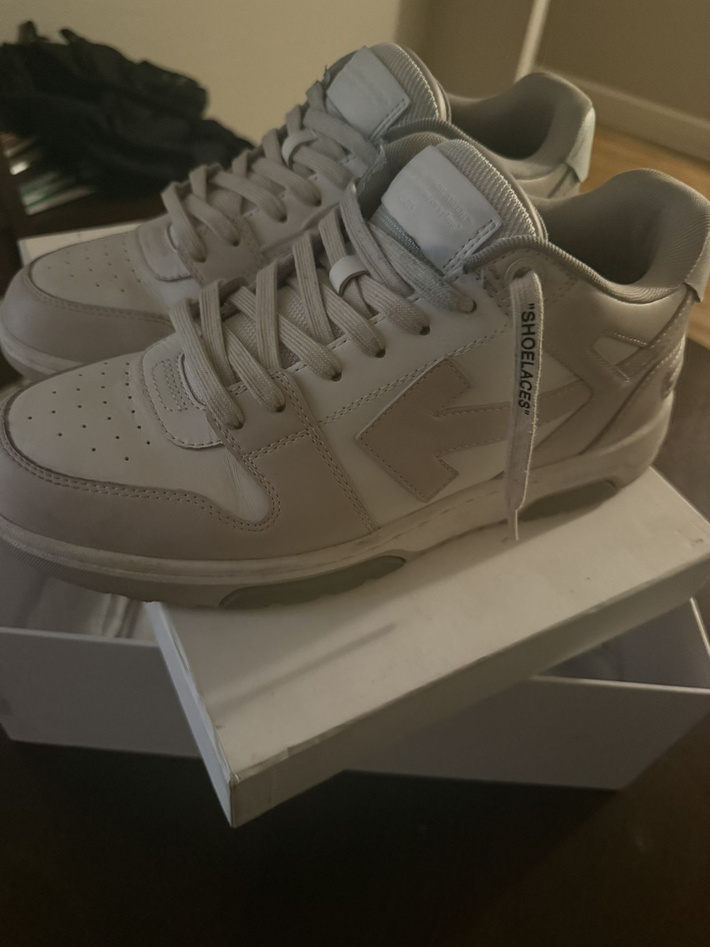 Off White - Out Of Office Calf Leather 