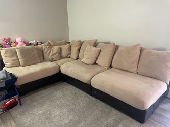 SECTIONAL COUCH