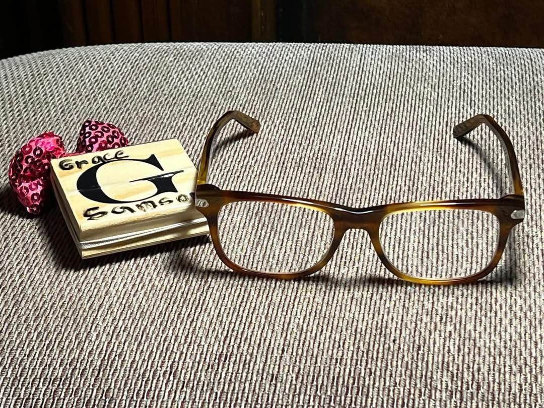 $75 Vintage Feragamo🎈glasses 