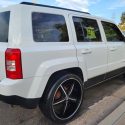 (14) Jeep Patriot, Low Miles, Clean Title, Smogged, Registered, 22"rims, Touchscreen TV Stereo, Backup Camera, Runs And Drives Great