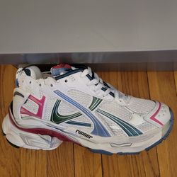 MENS RUNNERS! SIZE/9