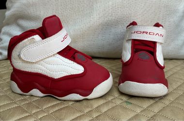 Toddler’s shoes