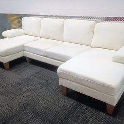 Free Delivery Today! Like new ! Cleaned U shape sectional couch with no stains or rips. Absolutely beautiful. 1 mo old
