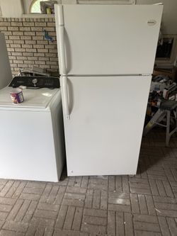 ❤️EXCELLENT RUNNING HUGH 21 CU FT.🇺🇸WHITE FRIDGE. RUNS PERFECTLY🎉NO ISSUES🎊WILL DELIVER FOR FEE😻NOTHING  MISSING INSIDE IT😍BEEN CLEANED IN & OUT
