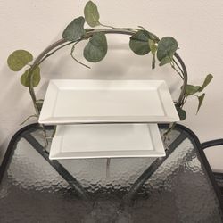 Plate decor with plates $10 i Have about 6 of them $10 each includes plates