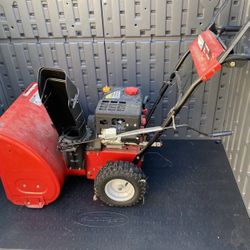 Snow Blower Self Propelled 2 Stage With 6 Forward & 2 Reverse Speeds With Electric Start Yard Machine 24” Inch