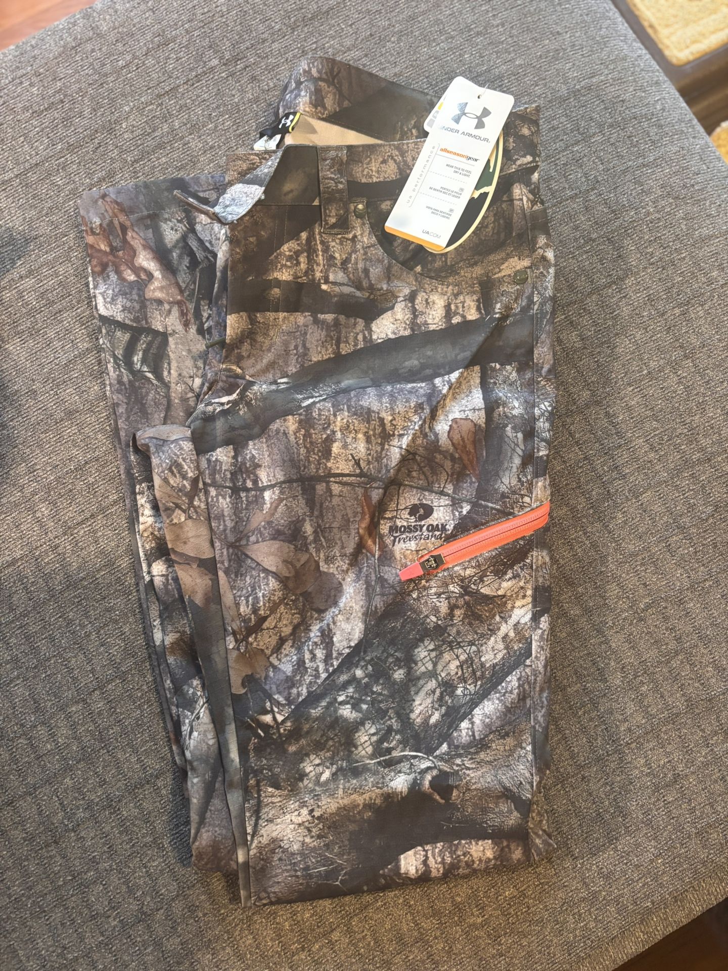 Women’s Under Armour Mossy Oak  Pants *new with tags*