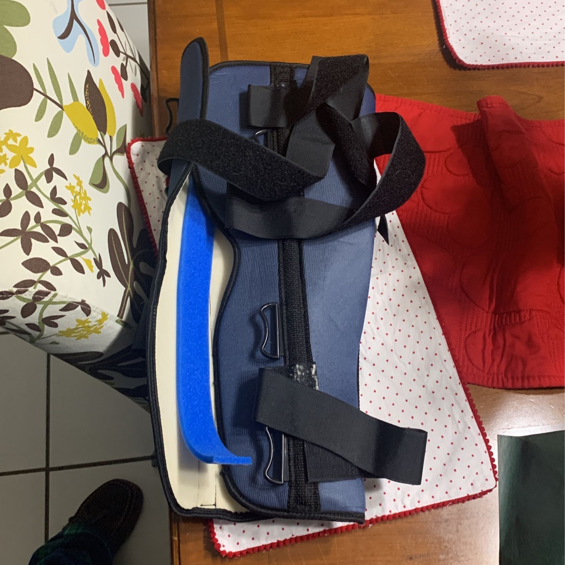 Knee Immobilizing Brace