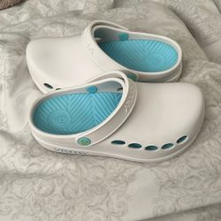 VKTRY Performance Recovery Clogs 