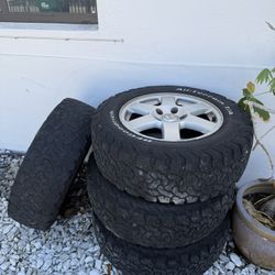 4 Bfgoodrich A/T Tires With Jeep Rims
