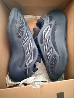 Yeezy 700 men’s 10
