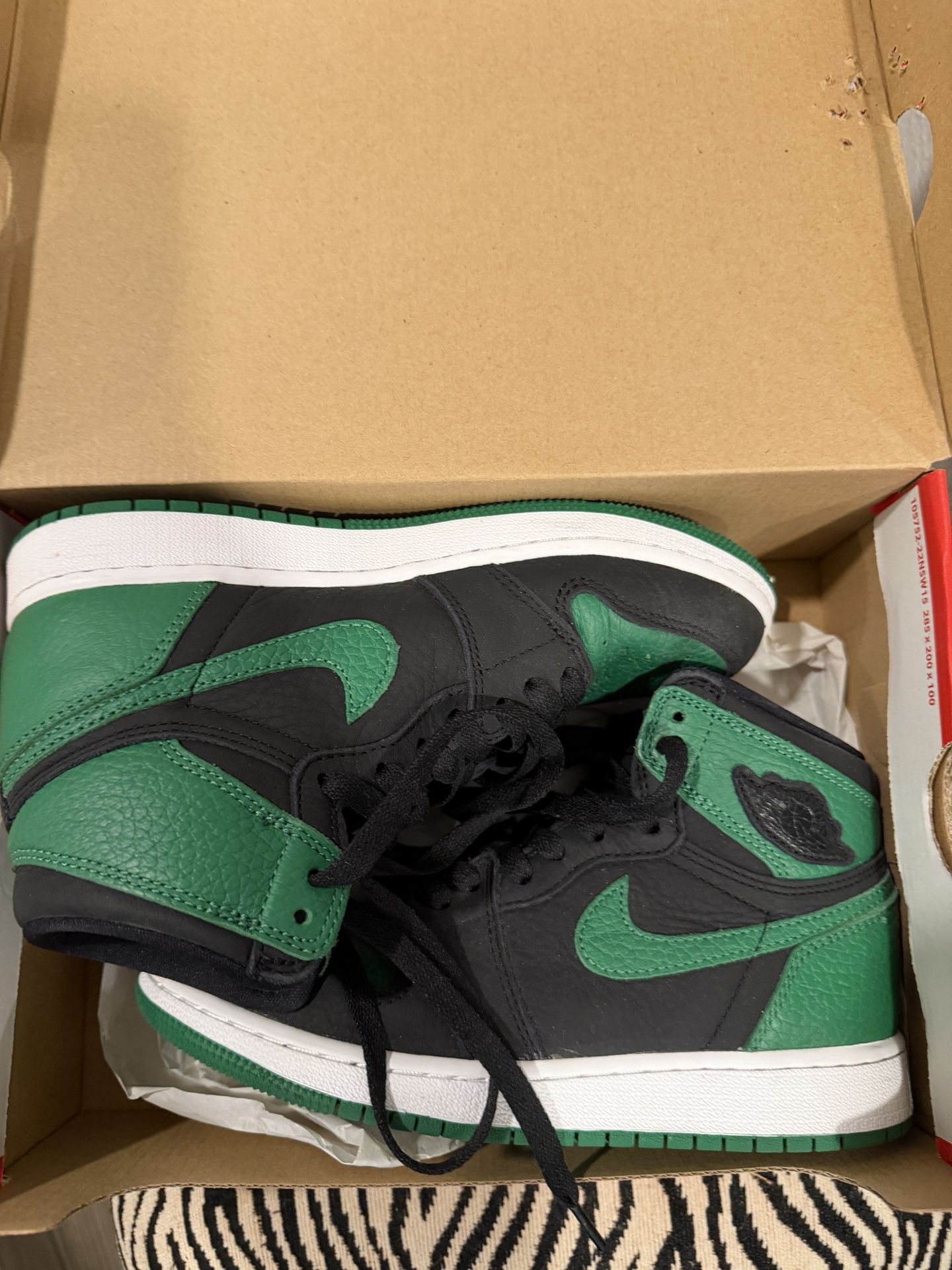 Air Jordan 1 Retro High OG Pine Green