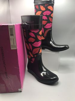 Brand New diane von furstenberg Whitney Black Lipstick Lips Rubber Rainbows New Sizes 7 and 9 available