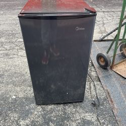 Midea Mini Fridge
