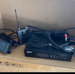 SHURE WIRELESS MICROPHONE LIKE NEW