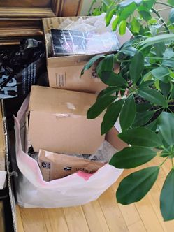 Free mailers, bubble wrap, boxes for pickup