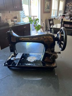✨ Antique Singer Sewing Machine – Early 1900s Vintage Piece ✨