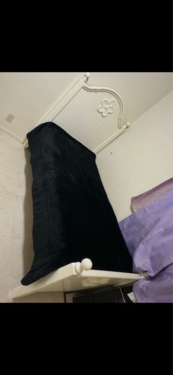 Single twin bed