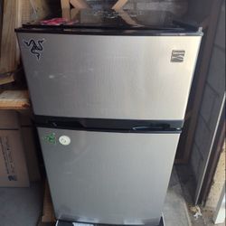 Kenmore Mini Fridge 3.1 Cu