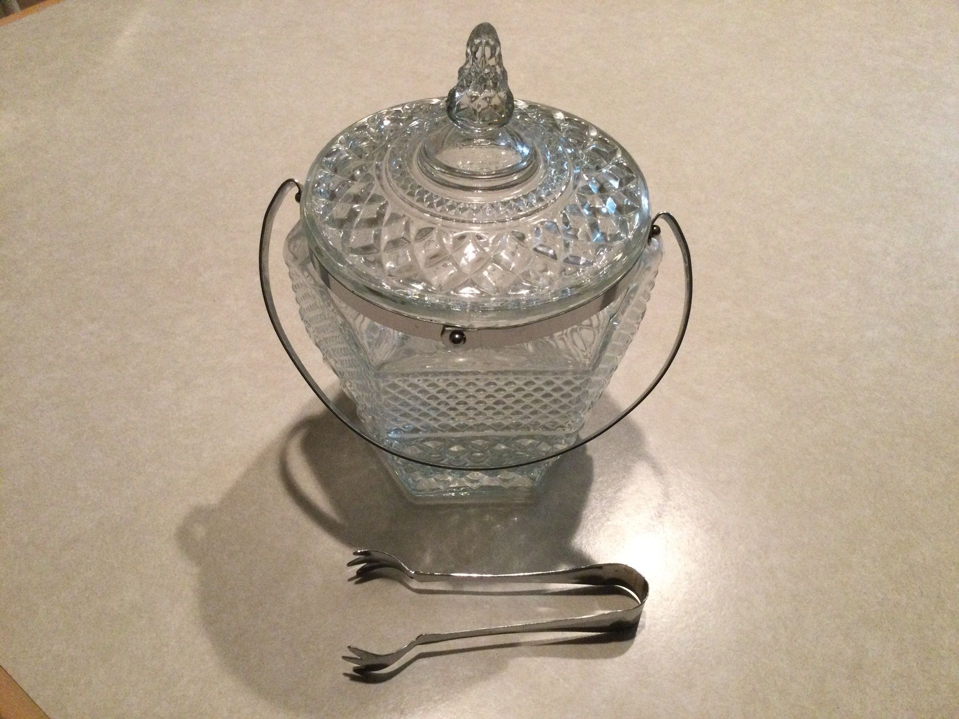 VINTAGE 1960’s ANCHOR HOCKING ICE BUCKET