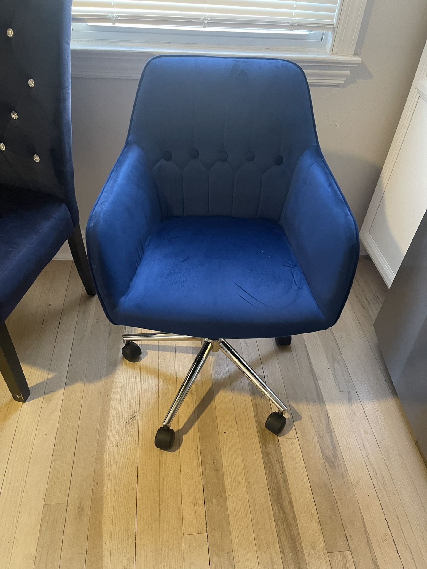 Office Chair & Desk 