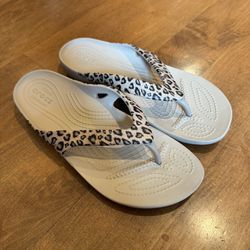 Woman’s Brand New Crocs, Sandals/Flip-Flops Shipping Available