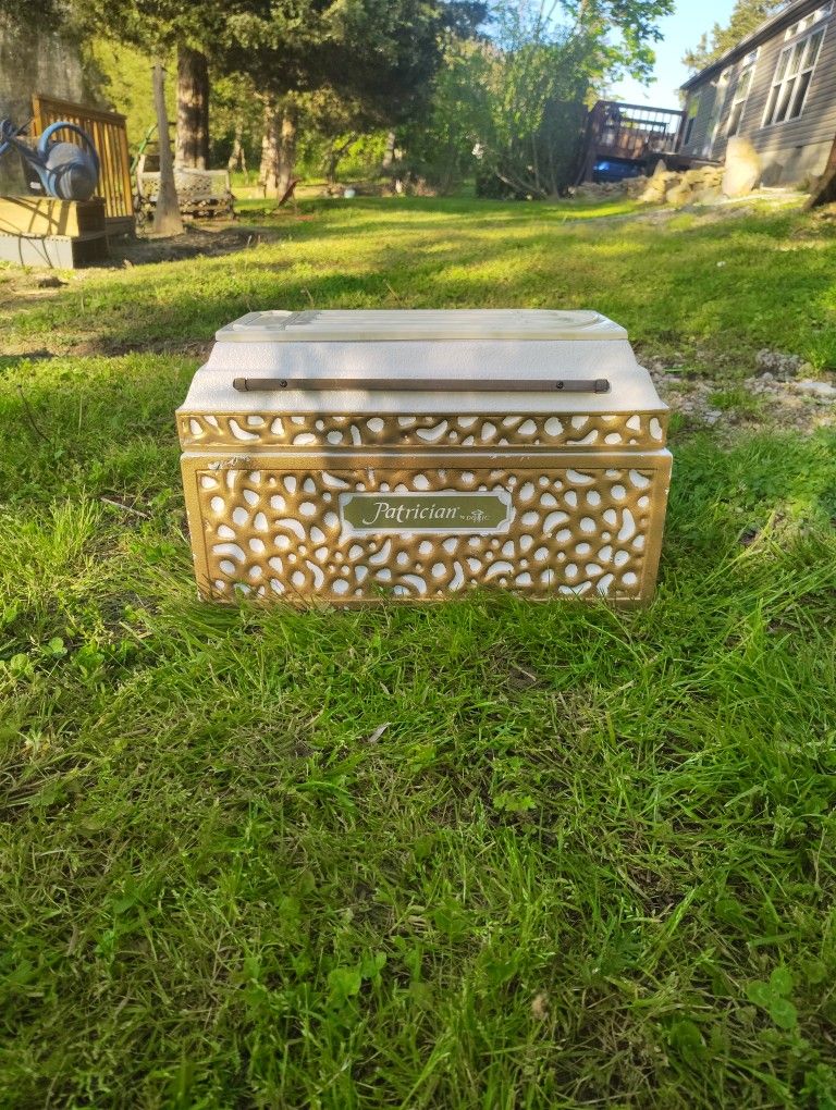 Patrician Mini Burial Vault