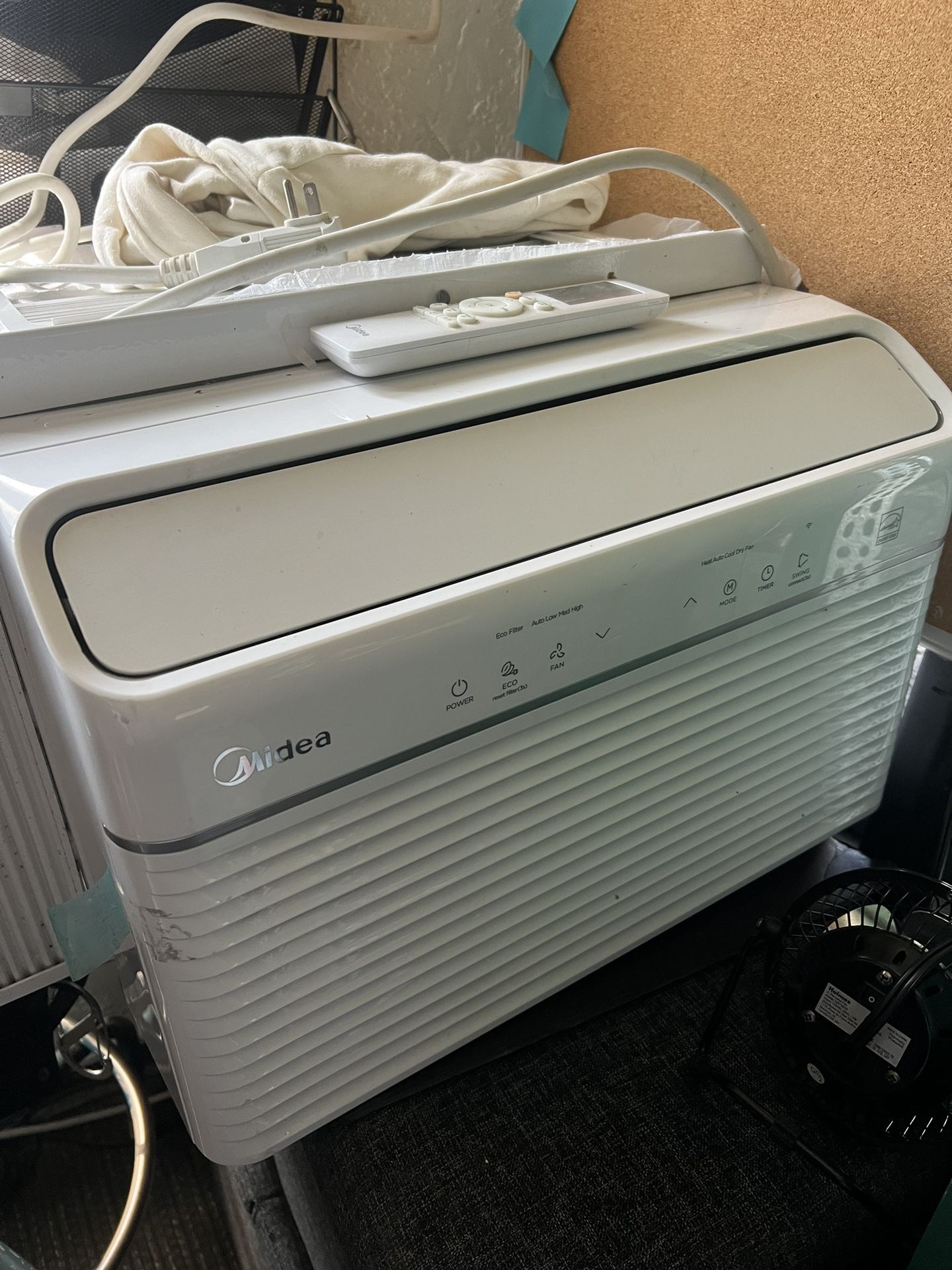 AC Midea 12,000 BTU Smart Inverter Window Air Conditioner.