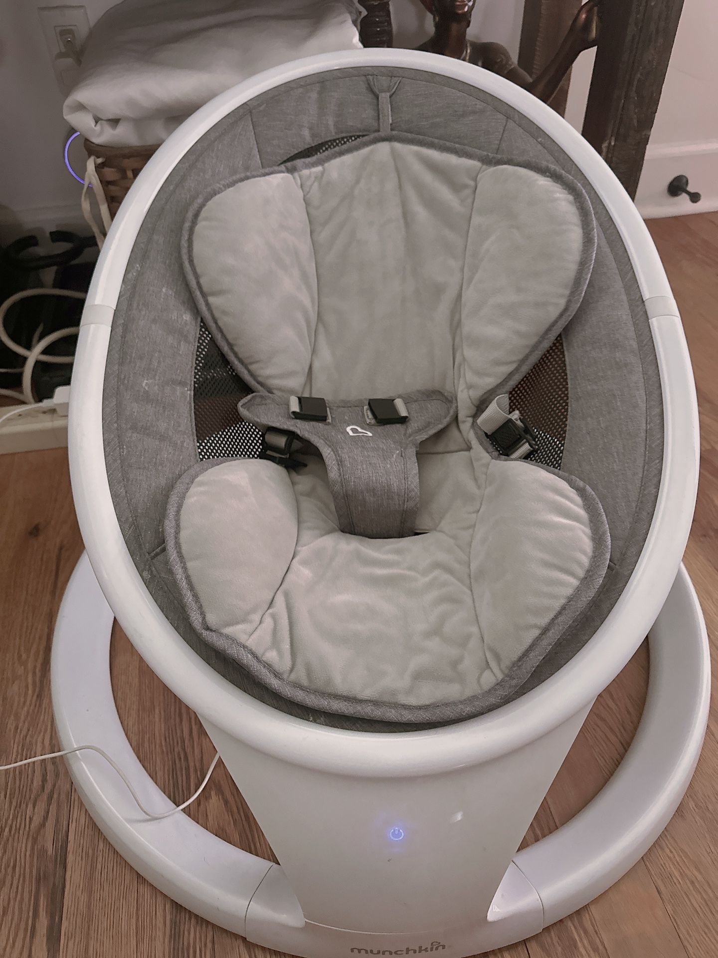 BABY MUNCHKIN SWING